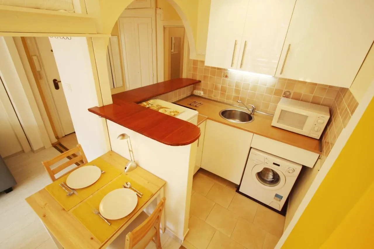 Sunny Studio With Balcony In Party District Budapest 0*,