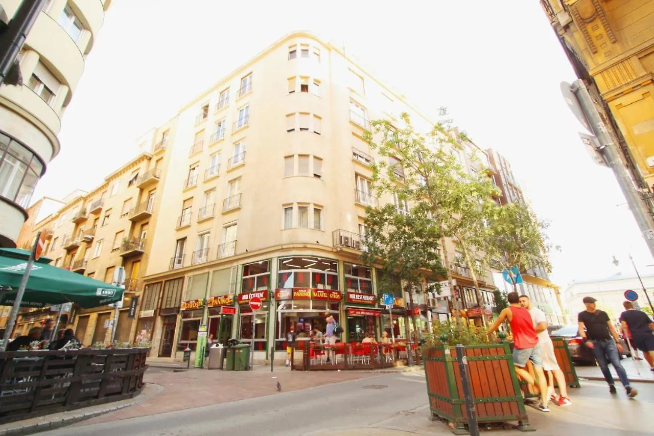 Sunny Studio With Balcony In Party District Budapest Appartement