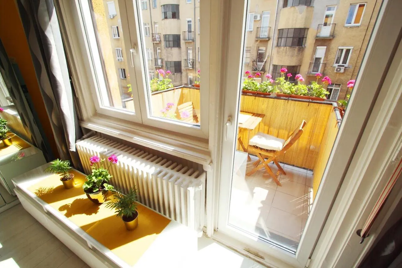 Appartement Sunny Studio With Balcony In Party District Budapest Hongrie