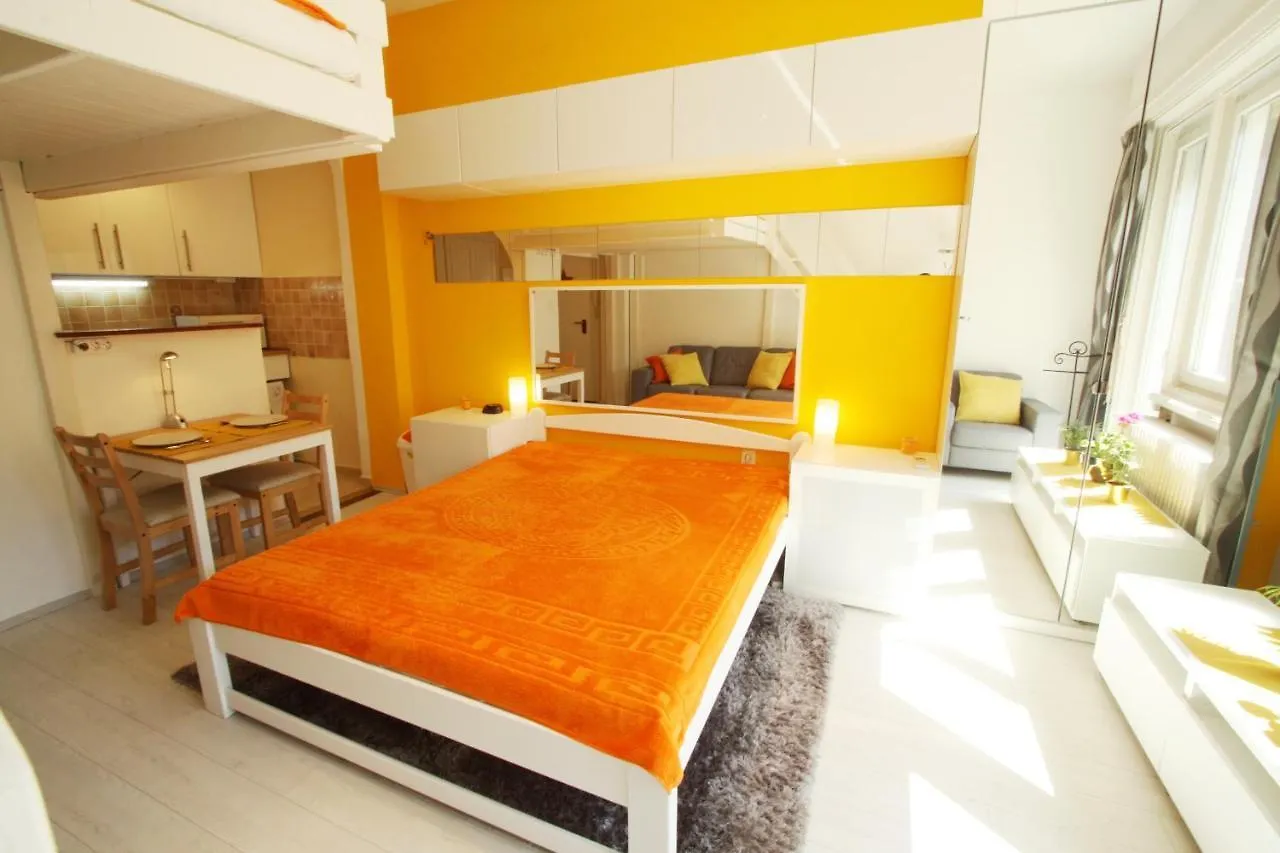 Sunny Studio With Balcony In Party District Budapest