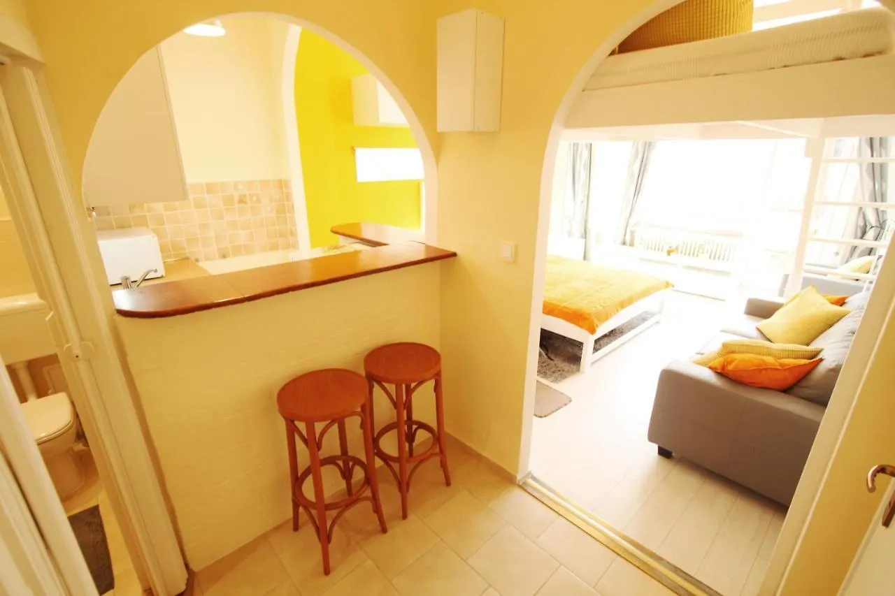 Appartement Sunny Studio With Balcony In Party District Budapest