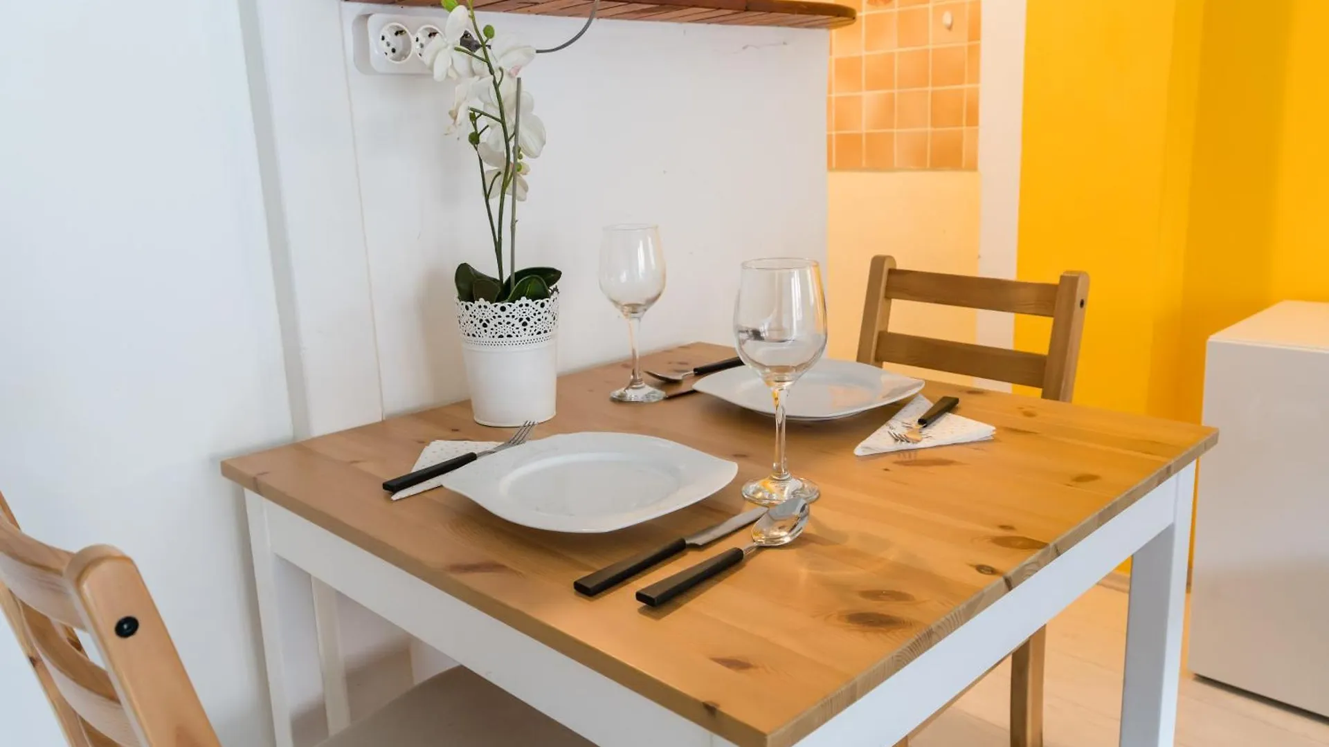 Appartement Sunny Studio With Balcony In Party District Budapest