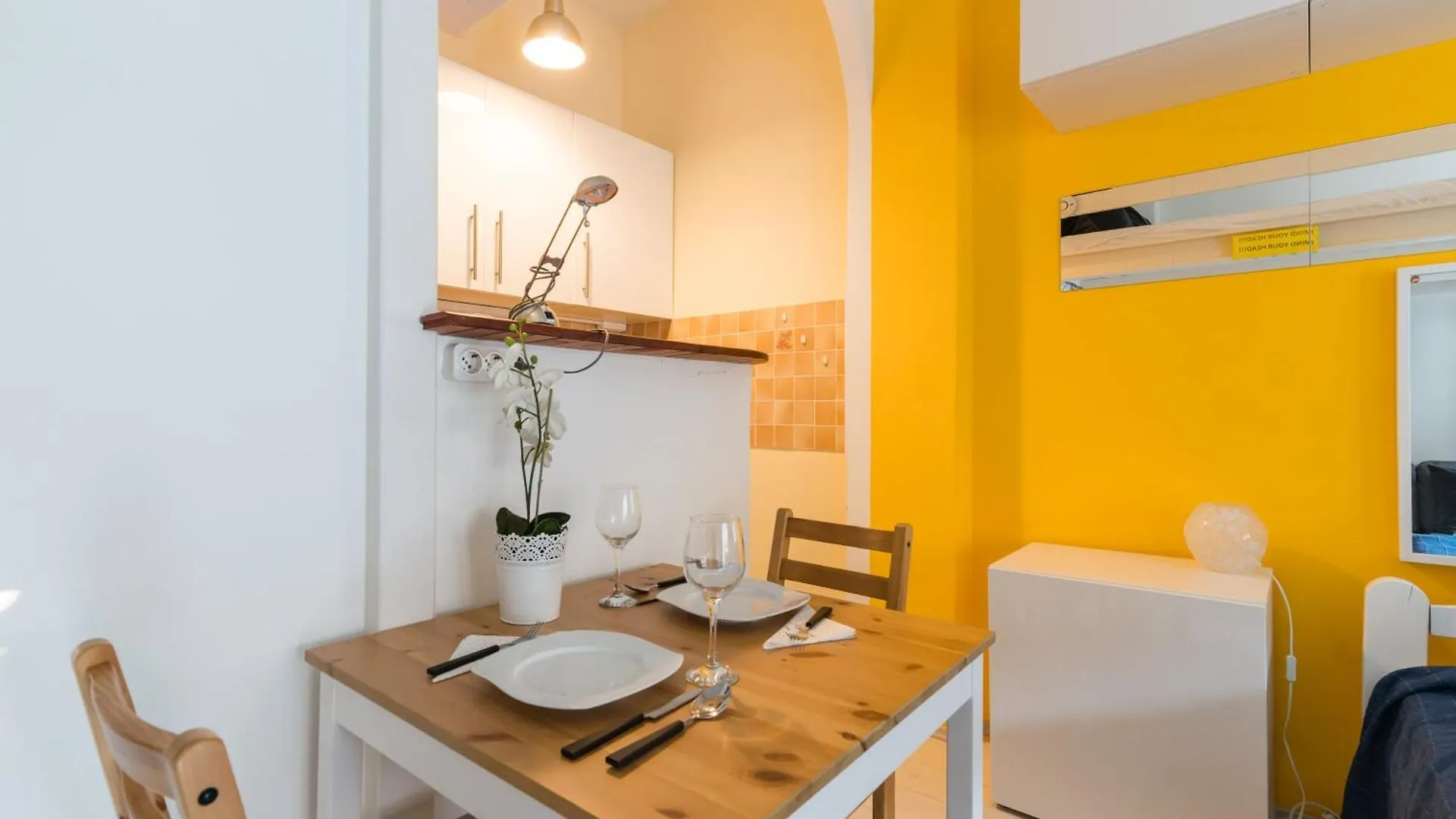 Sunny Studio With Balcony In Party District Budapest Appartement